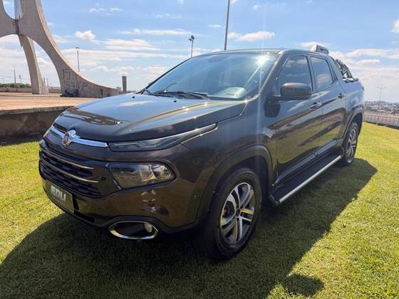 FIAT TORO 2.4 16V MULTIAIR FLEX FREEDOM AT9 FIAT TORO 2.4 16V MULTIAIR FLEX FREEDOM AT9